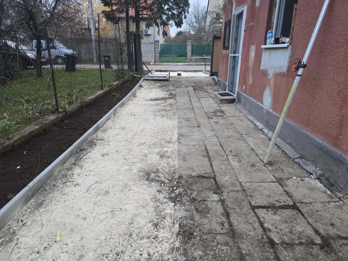 Hóeltakarítás a járdáról – térkövezés